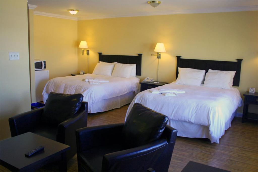Grenfell Heritage Hotel & Suites Saint Anthony Exterior photo